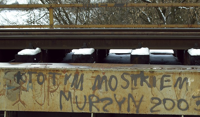 Na moście kolejowym...