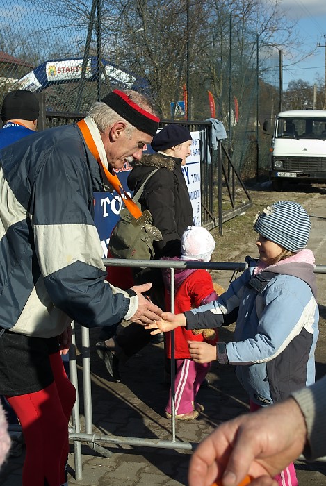 Dla wytrwałych pamiątkowy medal i uścisk dłoni przyszłości narodu :-)