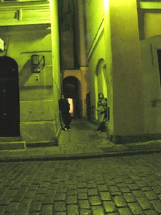 rozjaśniłem to zdjęcie, w oryginale 1mb wygląda to lepiej, domyślam sie teraz na czym polega zabawa z Photoshopem :)<br />i dlaczego jest to piętnowane wśród profesjonalistów.